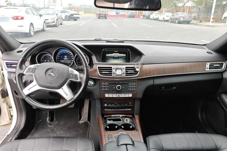 Used Mercedes-Benz E-Class 2015 Facelift E 200 L Center Console