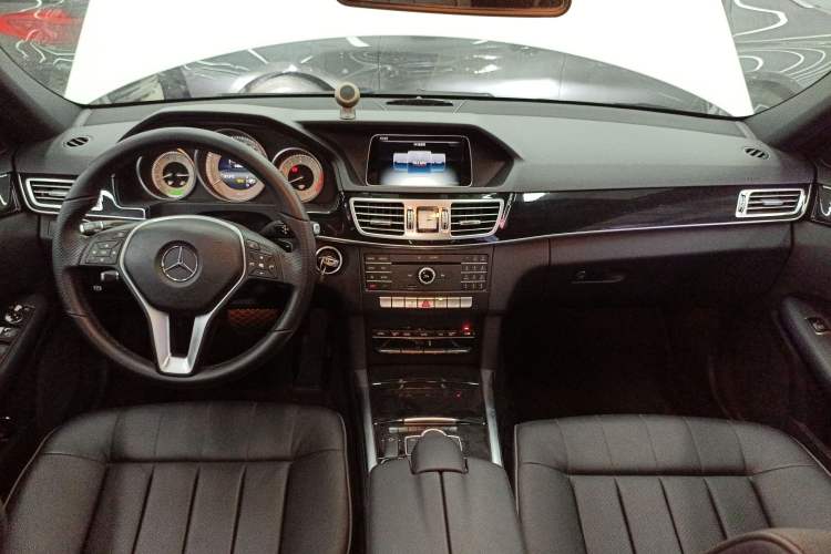 Used Mercedes-Benz E-Class 2015 Restyled E 260 L Sport Edition Center Console