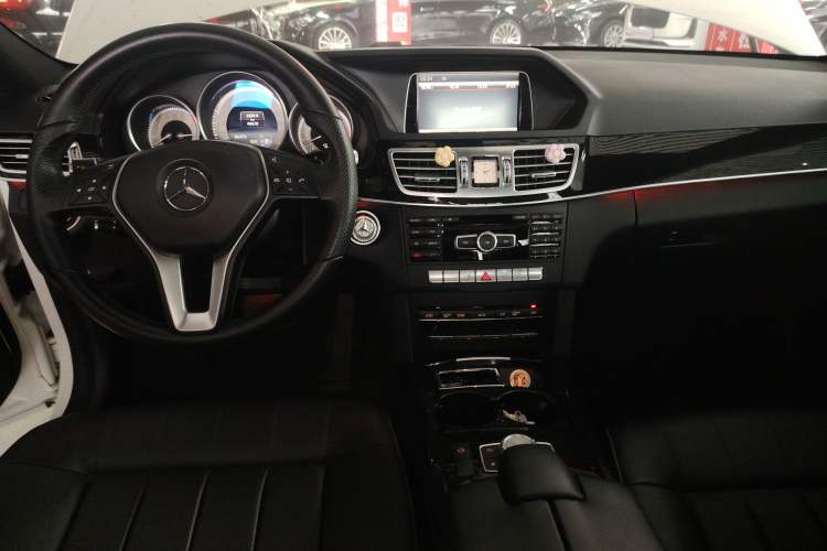 Used Mercedes-Benz E-Class 2015 E 260 L Sport Edition Center Console