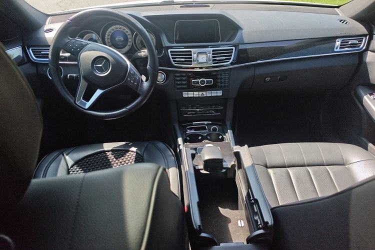 Used Mercedes-Benz E-Class 2015 E 260 L Sport & Fashion Model Center Console