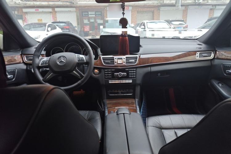 Used Mercedes-Benz E-Class 2015 E 320 L 4MATIC Center Console