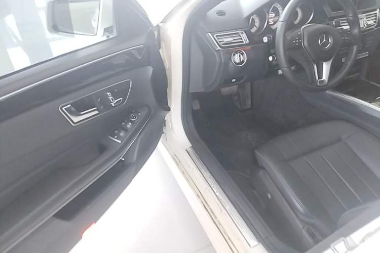 Used Mercedes-Benz E-Class 2015 Facelift E 200 L Sport Edition Driver Seat