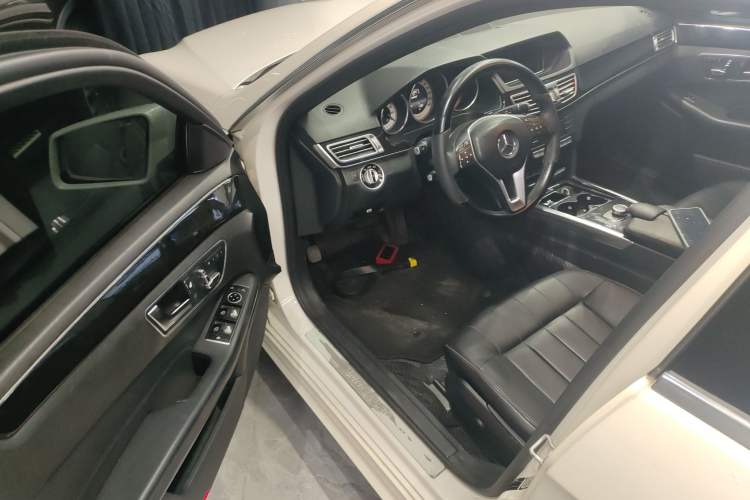 Used Mercedes-Benz E-Class 2015 Facelift E 200 L Sport Edition Driver Seat