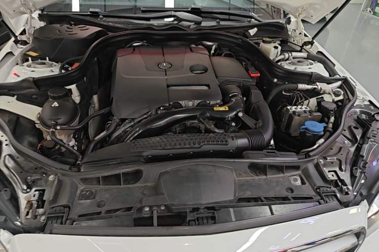 Used Mercedes-Benz E-Class 2015 E 260 L Sport Edition Engine Bay