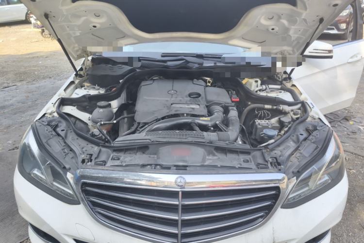 Used Mercedes-Benz E-Class 2015 E 200 L Engine Bay