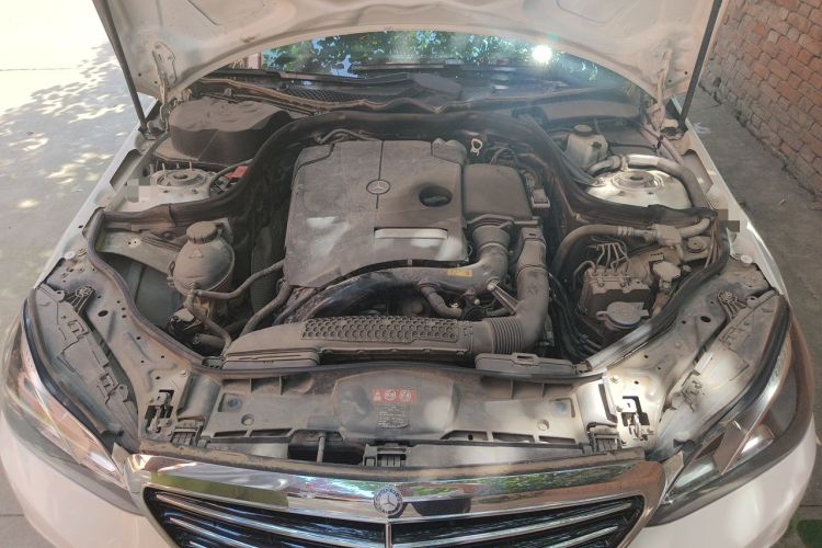 Used Mercedes-Benz E-Class 2015 E 200 L Engine Bay