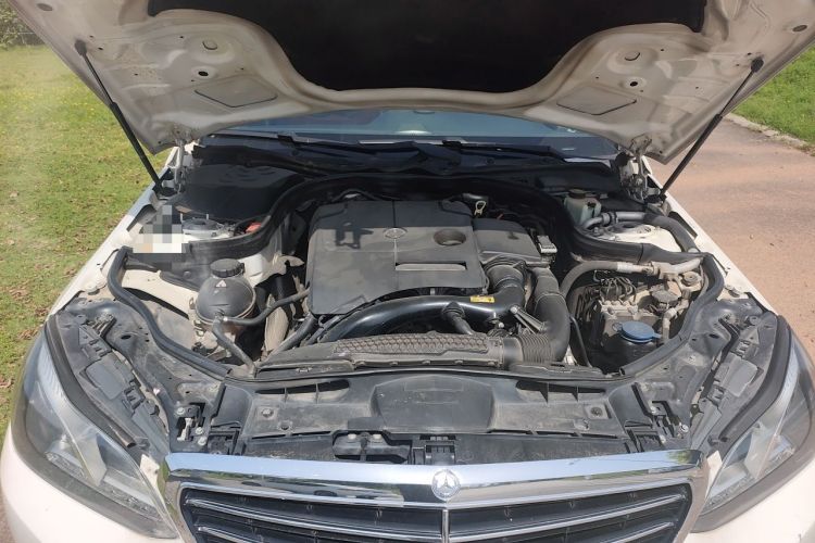 Used Mercedes-Benz E-Class 2015 E 200 L Engine Bay