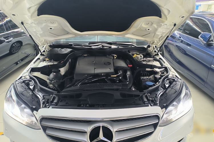 Used Mercedes-Benz E-Class 2015 E 260 L Sport Edition Engine Bay