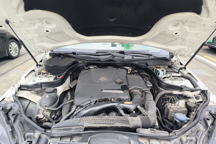 Used Mercedes-Benz E-Class 2015 Facelift E 200 L Engine Bay