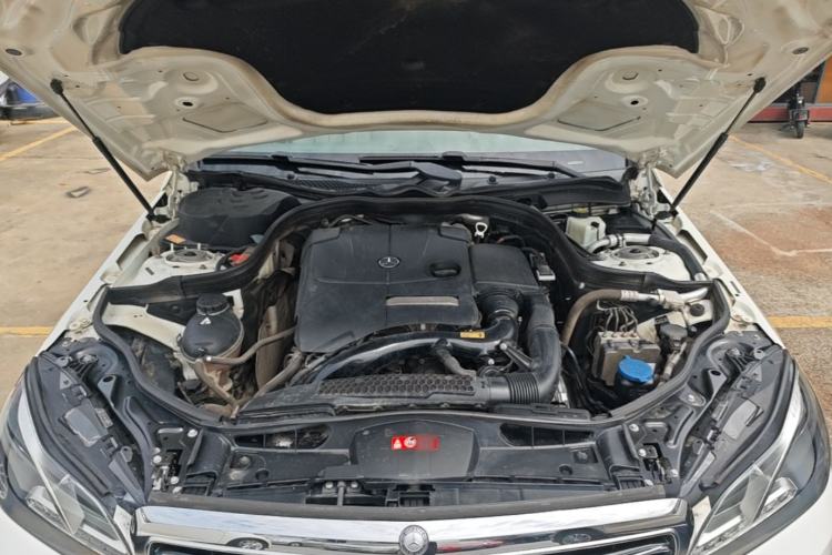 Used Mercedes-Benz E-Class 2015 Facelift E 200 L Engine Bay