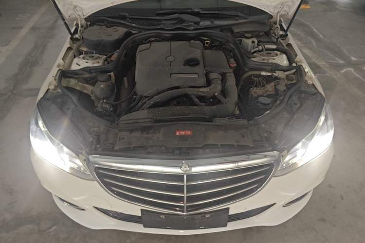 Used Mercedes-Benz E-Class 2015 E 200 L Engine Bay