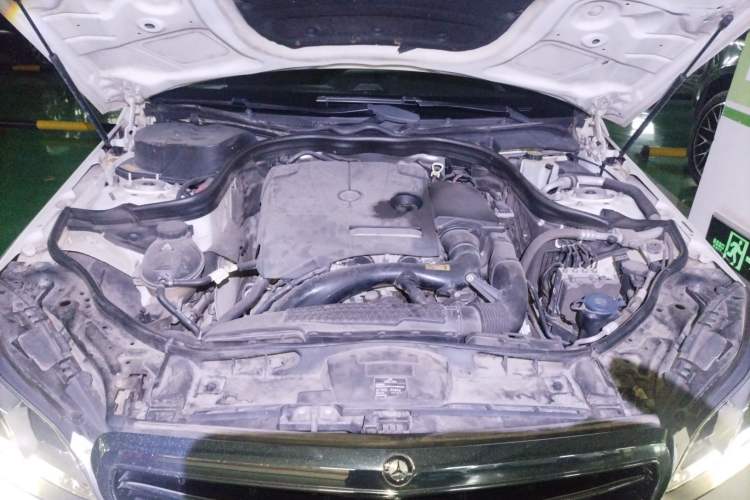 Used Mercedes-Benz E-Class 2015 E 200 L Engine Bay