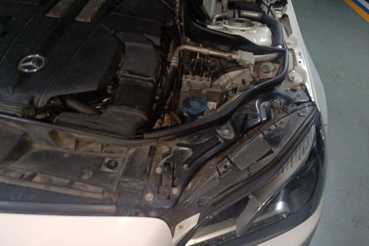 Used Mercedes-Benz E-Class 2015 E 320 L Sport 4MATIC Engine Bay Left