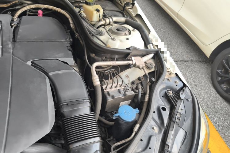 Used Mercedes-Benz E-Class 2015 E 320 L Sport 4MATIC Engine Bay Left