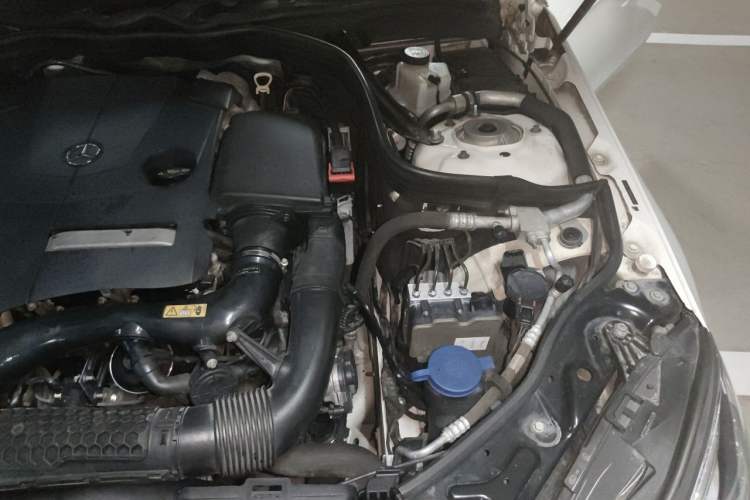 Used Mercedes-Benz E-Class 2015 E 260 L Sport Edition Engine Bay Left