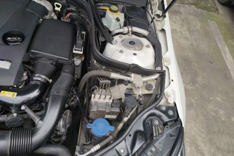 Used Mercedes-Benz E-Class 2015 Facelift E 200 L Sport Edition Engine Bay Left