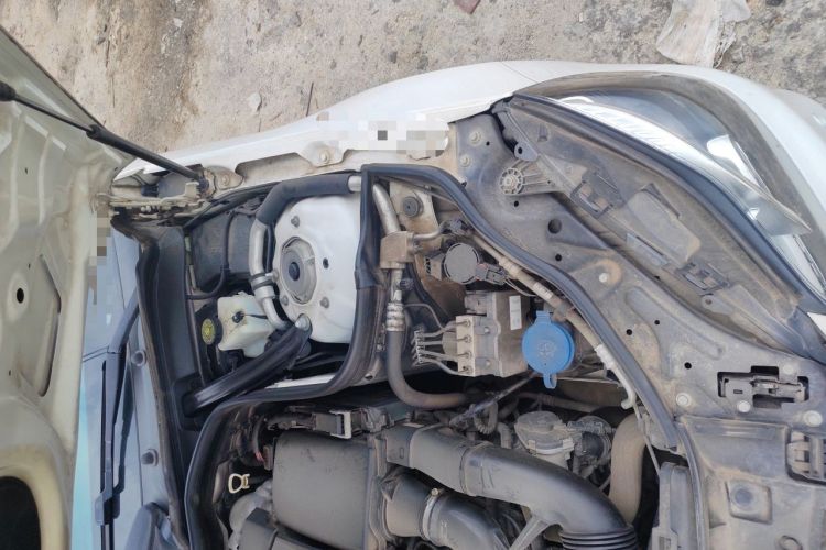 Used Mercedes-Benz E-Class 2015 Revised E 260 L Engine Bay Left