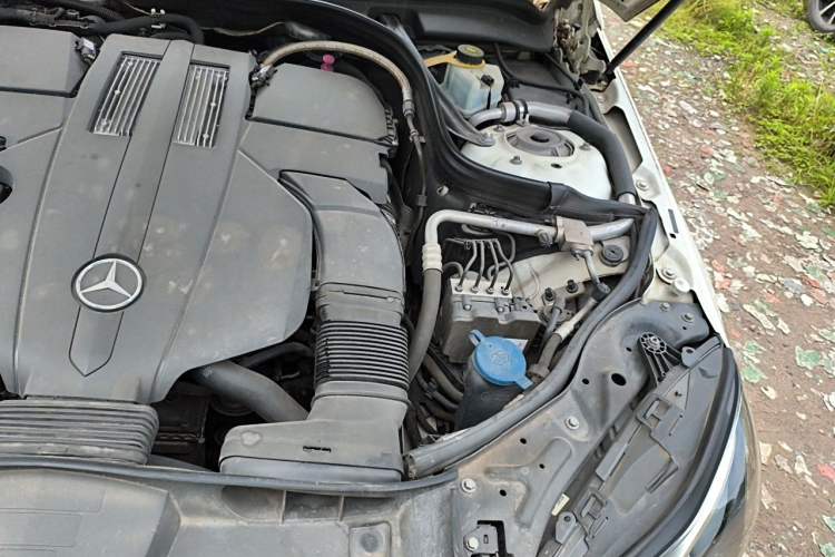 Used Mercedes-Benz E-Class 2015 E 320 L Sport 4MATIC Engine Bay Left