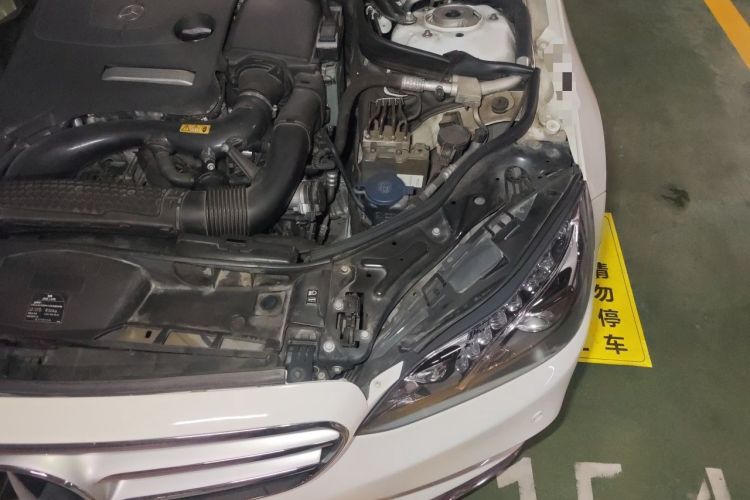 Used Mercedes-Benz E-Class 2015 E 260 L Sport & Fashion Model Engine Bay Left