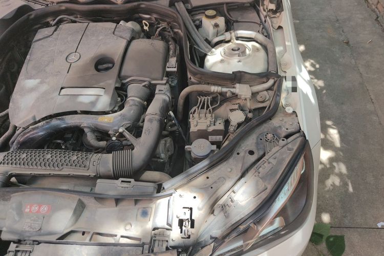 Used Mercedes-Benz E-Class 2015 E 200 L Engine Bay Left