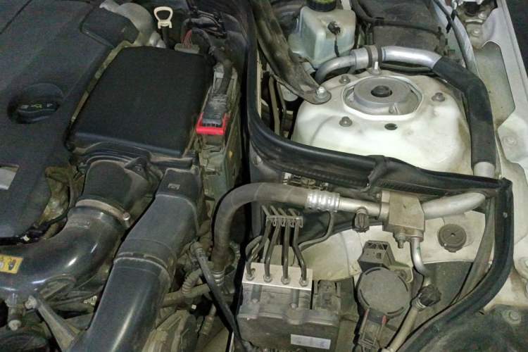 Used Mercedes-Benz E-Class 2015 E 260 L Sport Edition Engine Bay Left