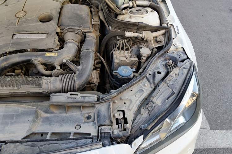 Used Mercedes-Benz E-Class 2015 E 260 L Sport Edition Engine Bay Left