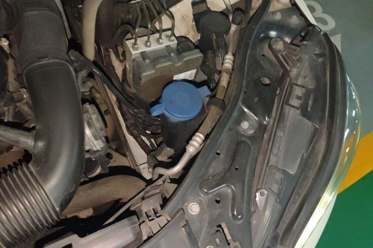 Used Mercedes-Benz E-Class 2015 Revised E 260 L Engine Bay Left