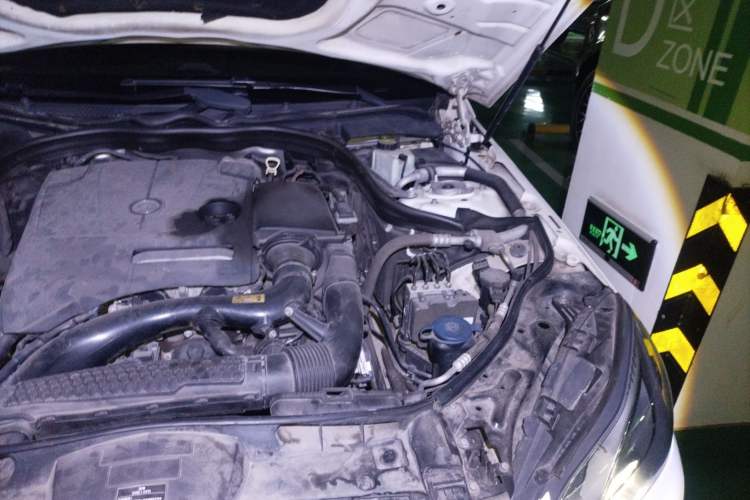 Used Mercedes-Benz E-Class 2015 E 200 L Engine Bay Left