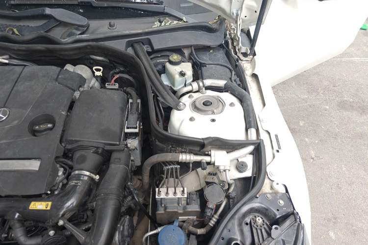 Used Mercedes-Benz E-Class 2015 Revised E 260 L Engine Bay Left