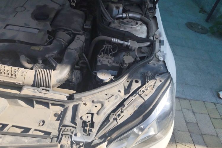 Used Mercedes-Benz E-Class 2015 Restyled E 260 L Sport Edition Engine Bay Left