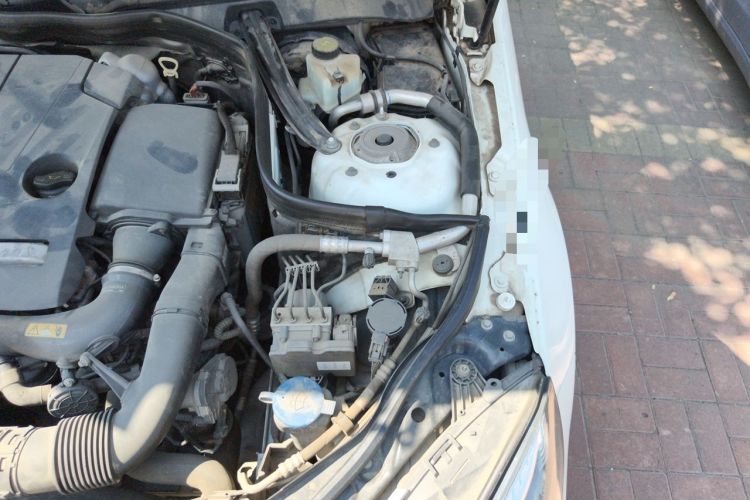 Used Mercedes-Benz E-Class 2015 E 260 L Sport & Fashion Model Engine Bay Left