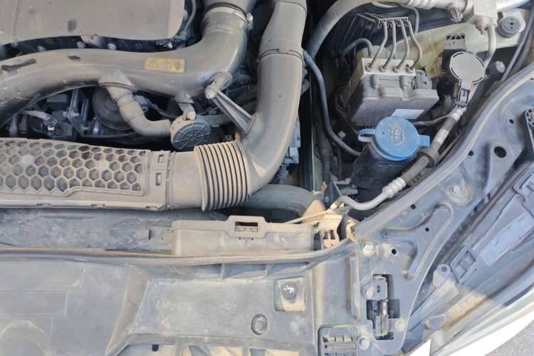 Used Mercedes-Benz E-Class 2015 E 260 L Sport Edition Engine Bay Left