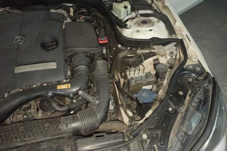 Used Mercedes-Benz E-Class 2015 E 260 L Engine Bay Left
