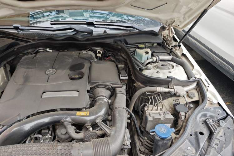 Used Mercedes-Benz E-Class 2015 Facelift E 200 L Sport Edition Engine Bay Left