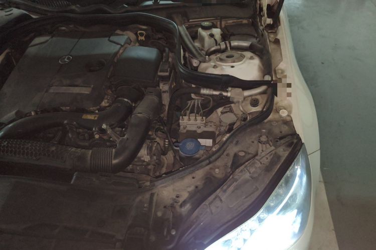 Used Mercedes-Benz E-Class 2015 E 260 L Sport & Fashion Model Engine Bay Left