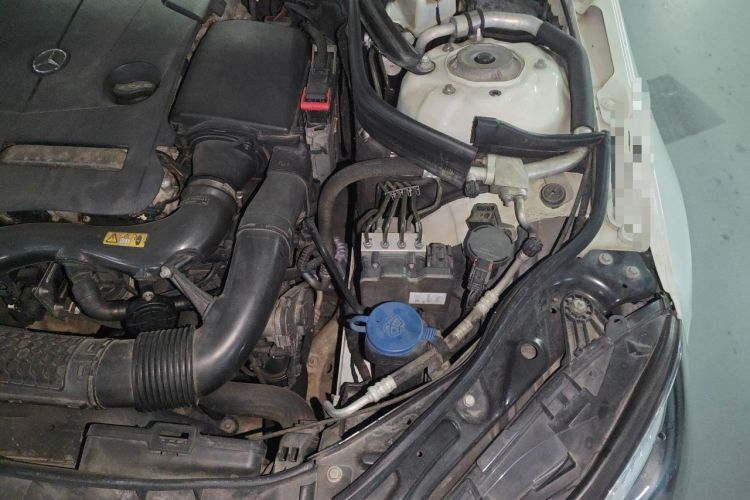 Used Mercedes-Benz E-Class 2015 E 200 L Engine Bay Left