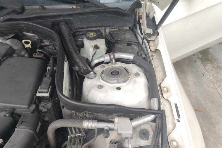 Used Mercedes-Benz E-Class 2015 E 260 L Sport Edition Engine Bay Left