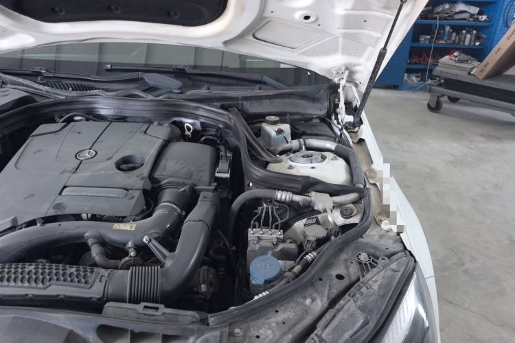 Used Mercedes-Benz E-Class 2015 Facelift E 200 L Engine Bay Left