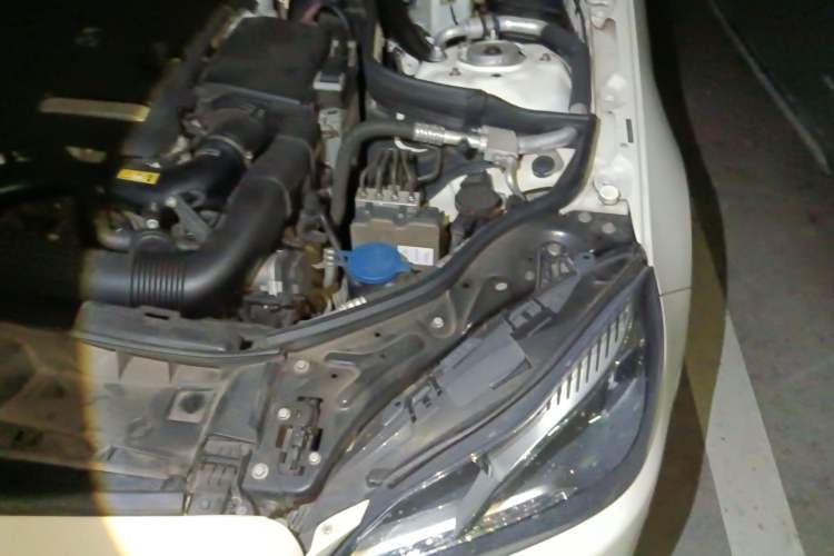 Used Mercedes-Benz E-Class 2015 E 200 L Sport Edition Engine Bay Left