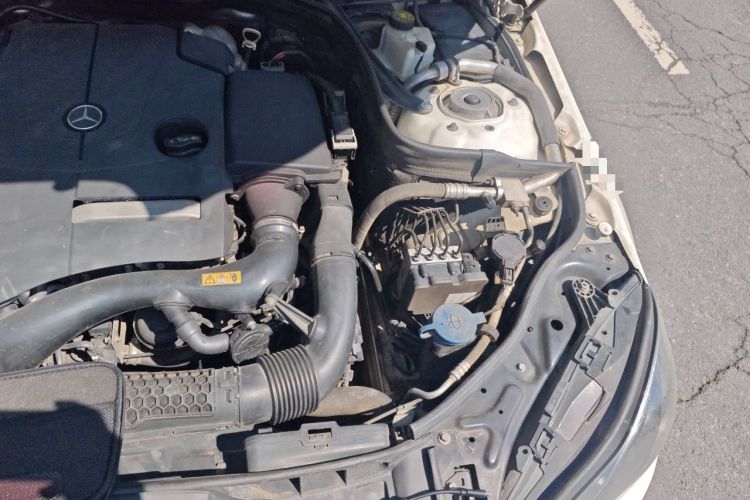 Used Mercedes-Benz E-Class 2015 E 260 L Sport & Fashion Model Engine Bay Left