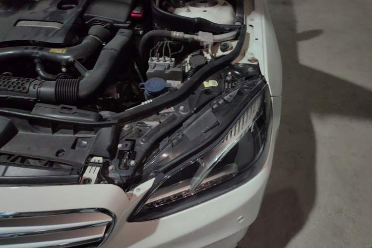 Used Mercedes-Benz E-Class 2015 E 260 L Sport Edition Engine Bay Left