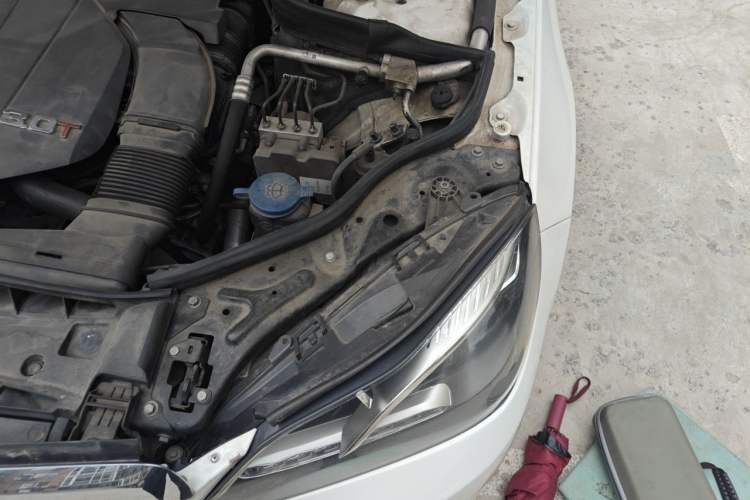 Used Mercedes-Benz E-Class 2015 E 320 L 4MATIC Engine Bay Left