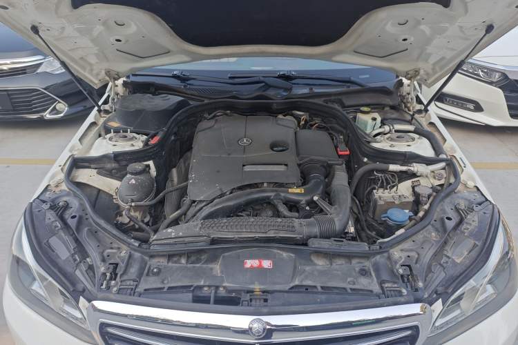 Used Mercedes-Benz E-Class 2015 E 260 L Engine Bay