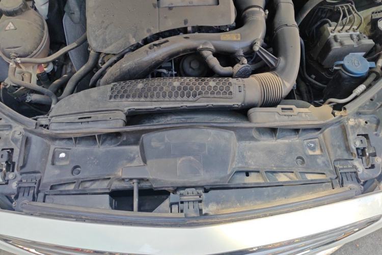 Used Mercedes-Benz E-Class 2015 E 260 L Sport Edition Engine Bay
