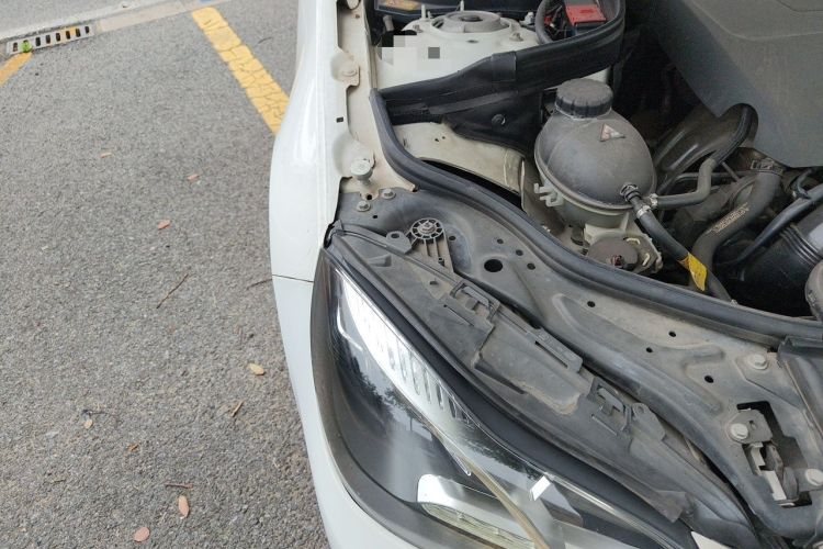 Used Mercedes-Benz E-Class 2015 E 200 L Engine Bay Right