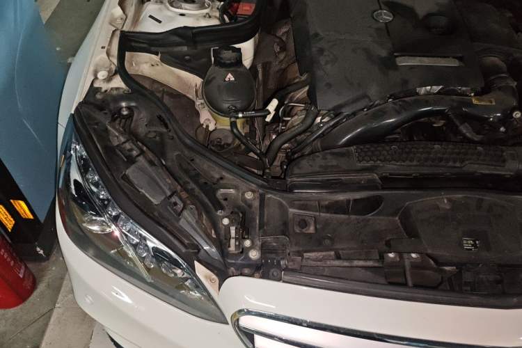 Used Mercedes-Benz E-Class 2015 E 260 L Sport Luxury Model Engine Bay Right