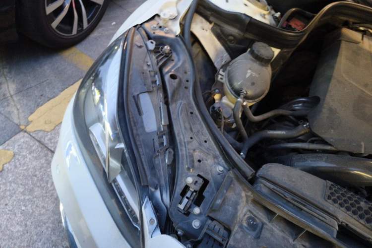 Used Mercedes-Benz E-Class 2015 Revised E 260 L Sporty and Stylish Edition Engine Bay Right