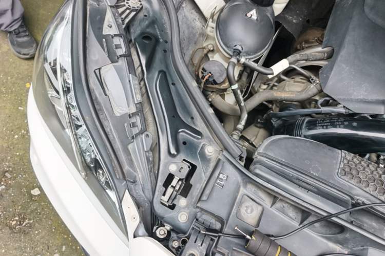 Used Mercedes-Benz E-Class 2015 E 260 L Sport Luxury Model Engine Bay Right