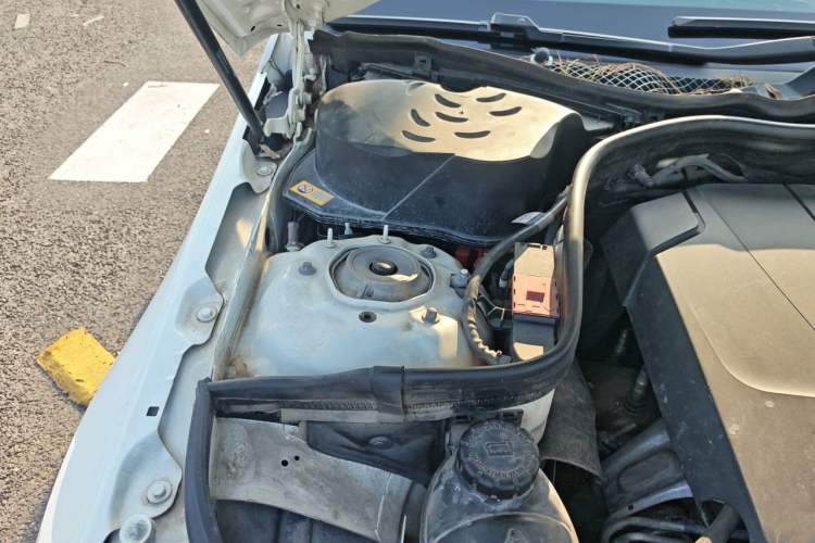 Used Mercedes-Benz E-Class 2015 E 260 L Sport Edition Engine Bay Right