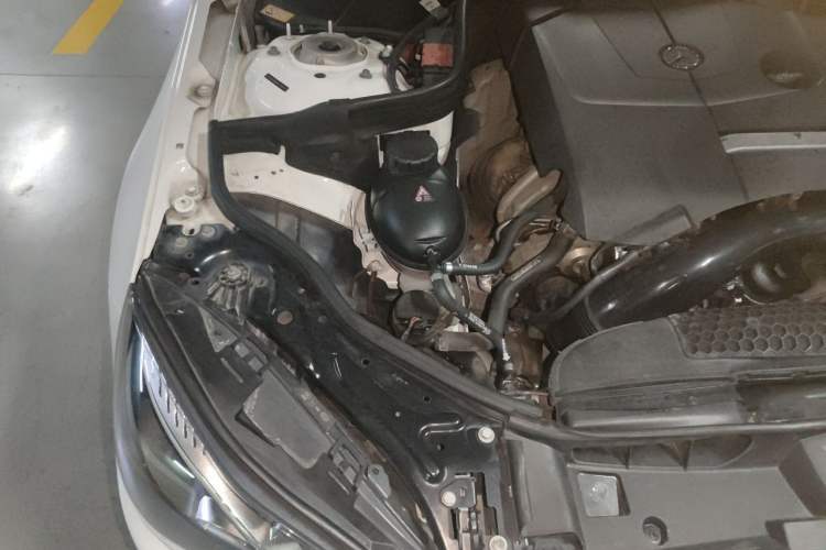 Used Mercedes-Benz E-Class 2015 E 260 L Sport Edition Engine Bay Right